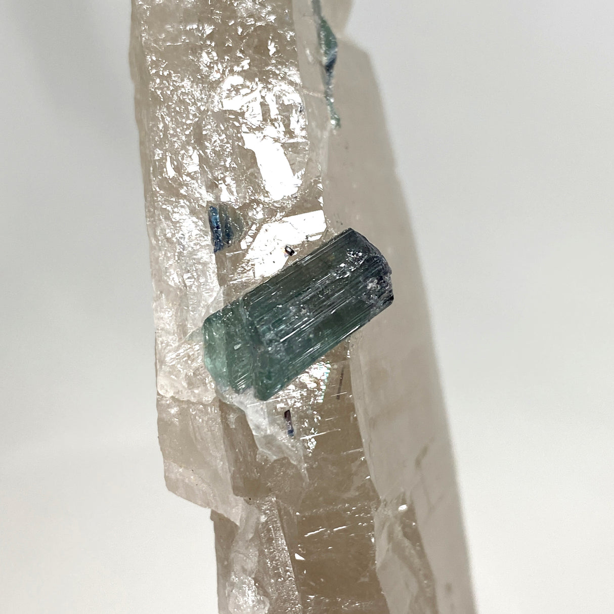 Green Tourmaline on Quartz GTQ-01