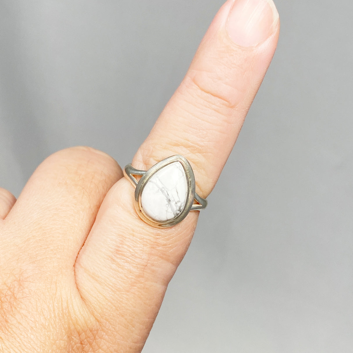 Howlite Teardrop Ring Size 10 KRGJ3083