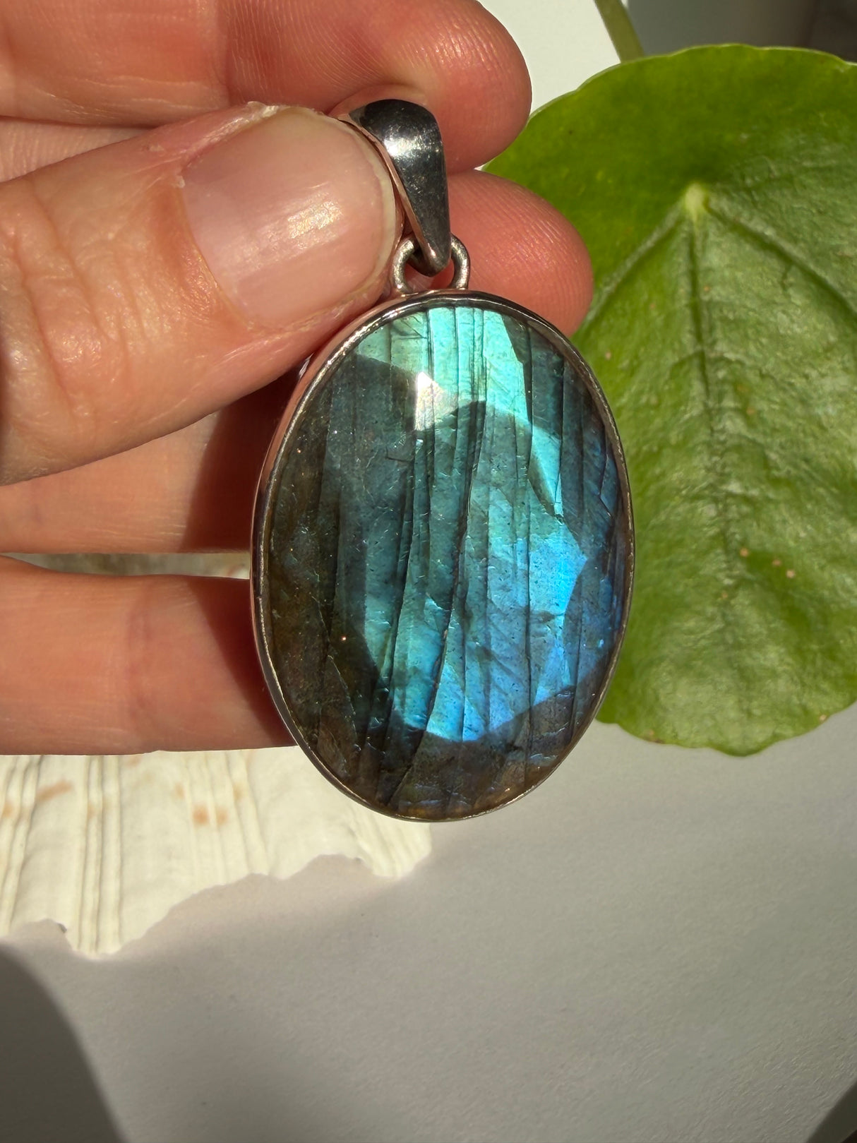 Labradorite oval faceted pendant in sterling silver PPGJ391