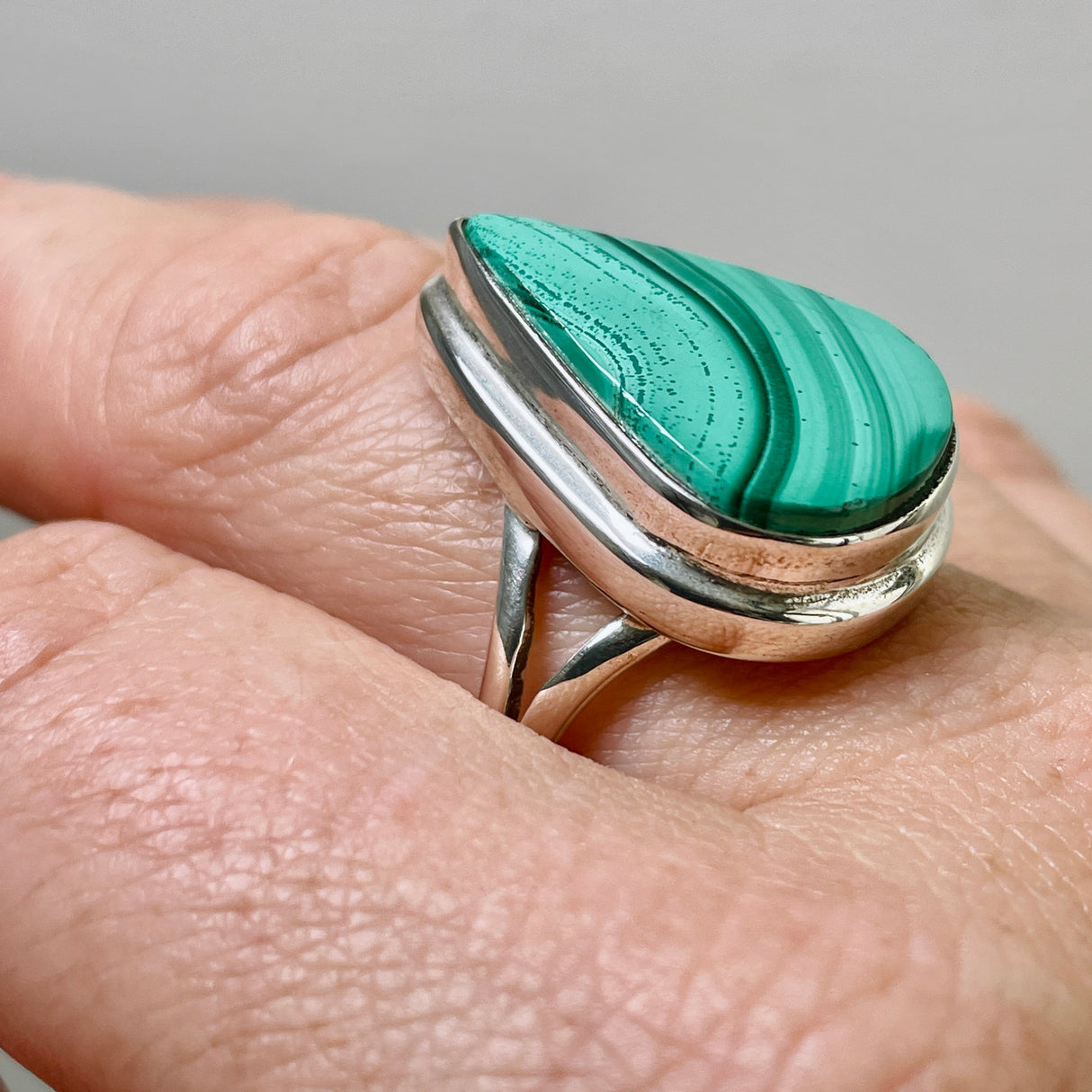 Malachite teardrop ring s.10 KRGJ2624