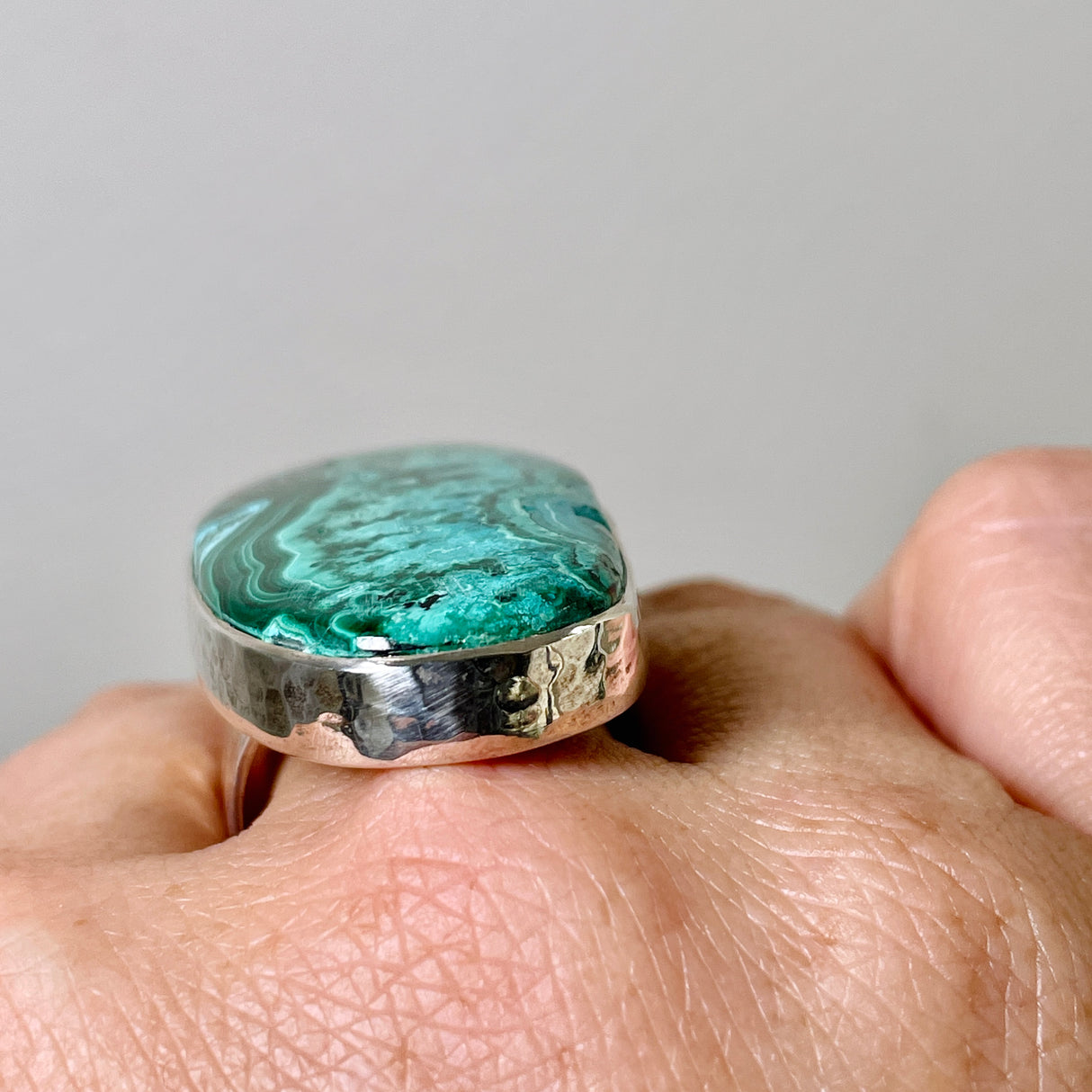 Malacholla oval cabochon ring s.10 KRGJ486