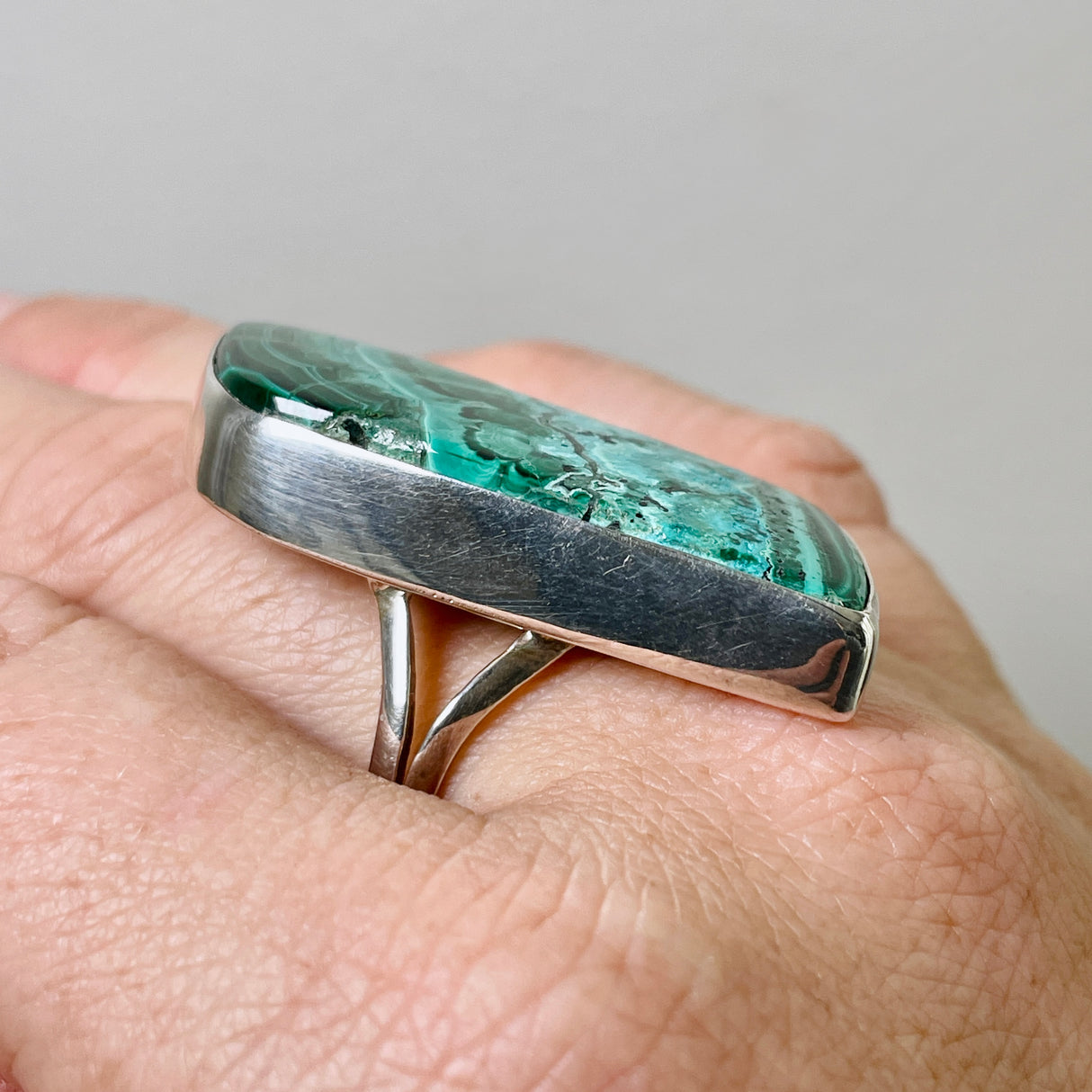 Malacholla freeform cabochon ring s.11 KRGJ483