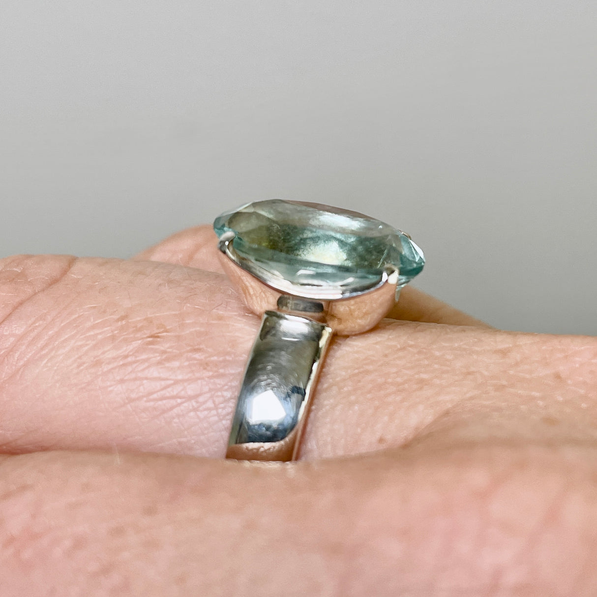 Fluorite Oval Faceted Ring s.9 PRGJ303a