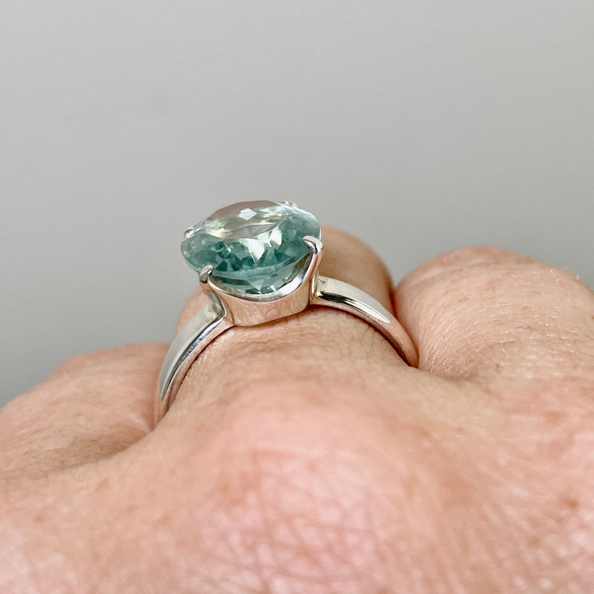 Fluorite Oval Faceted Ring s.9 PRGJ303a