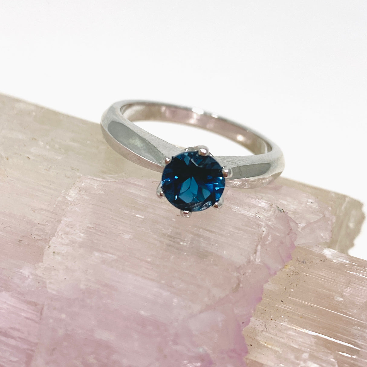 London Blue Topaz Round Solitaire Faceted Ring Size 7 HRGJ-57