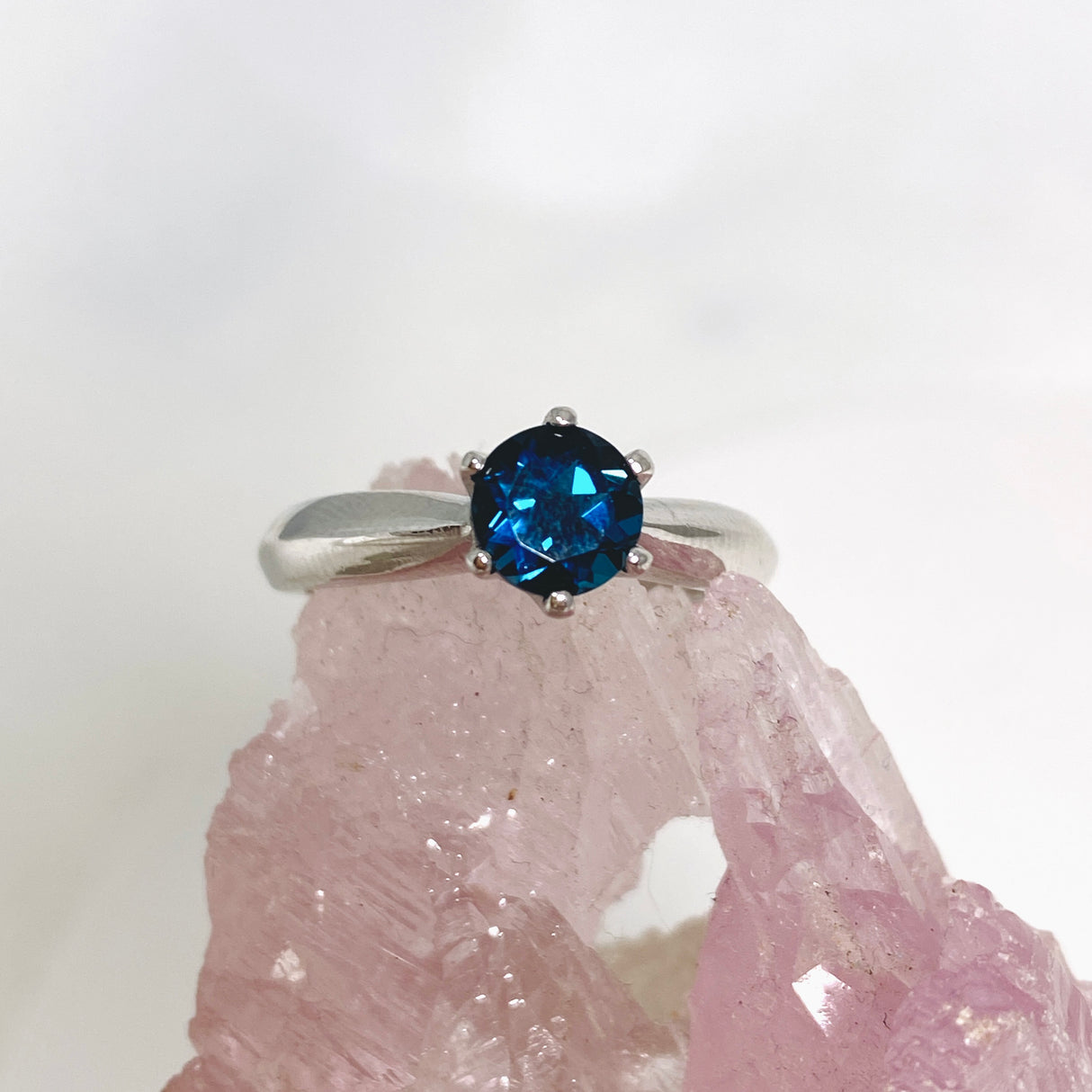 London Blue Topaz Round Solitaire Faceted Ring Size 7 HRGJ-57