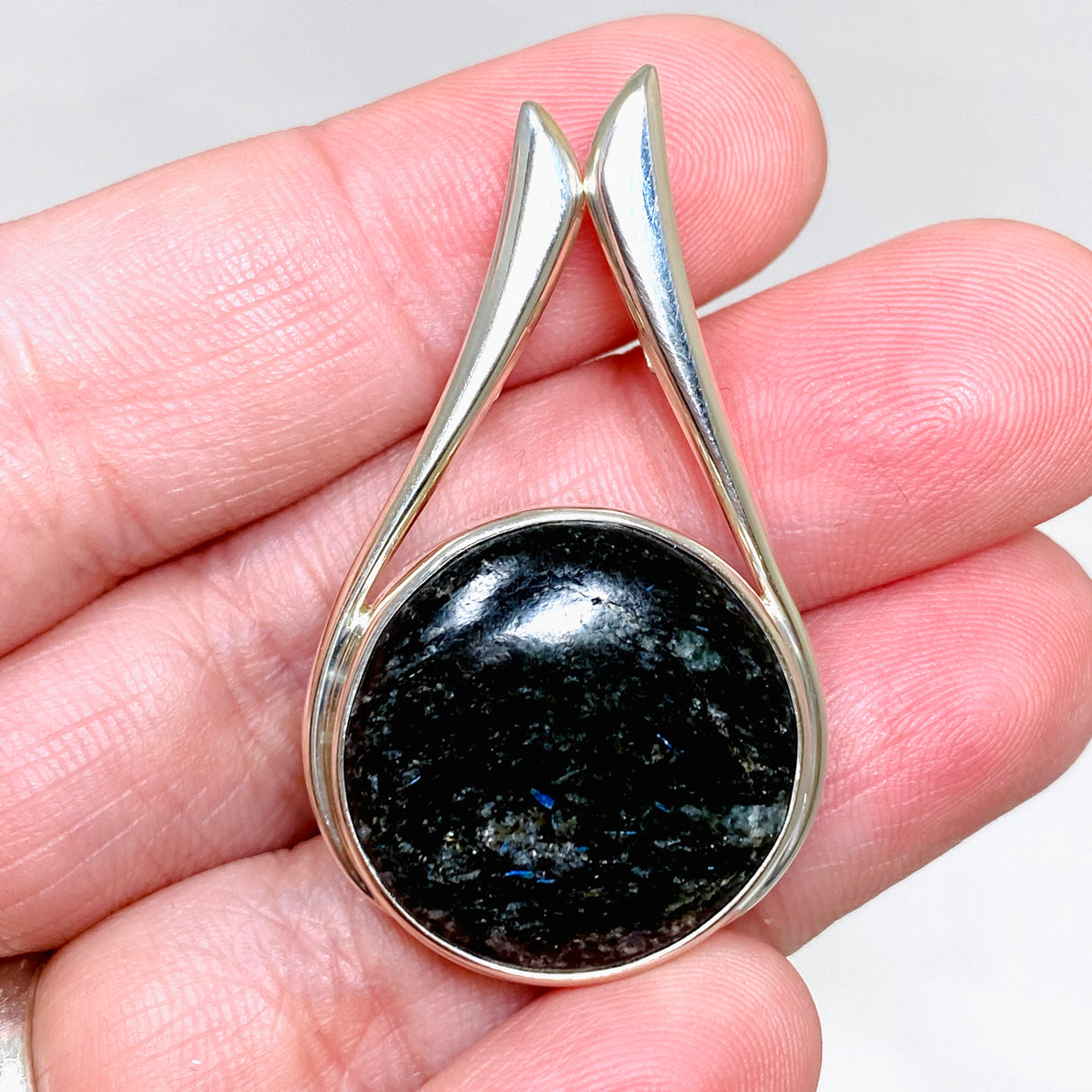 Nuummite Round Cabochon Pendant BTP-67