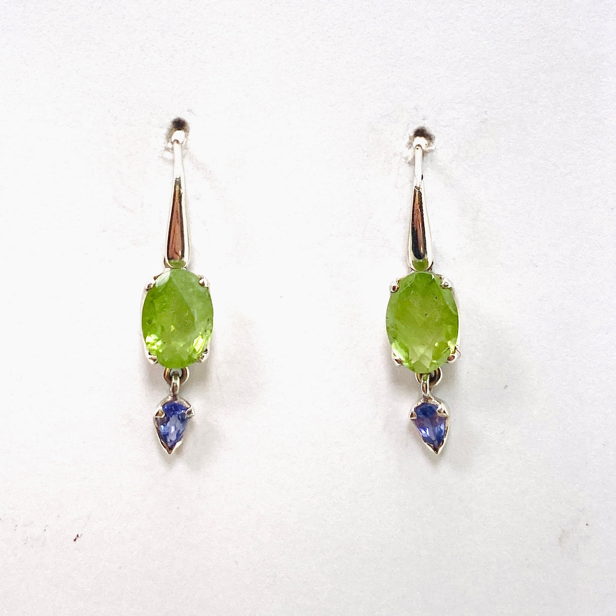 Peridot Oval Faceted Earrings with Tanzanite PEGJ189