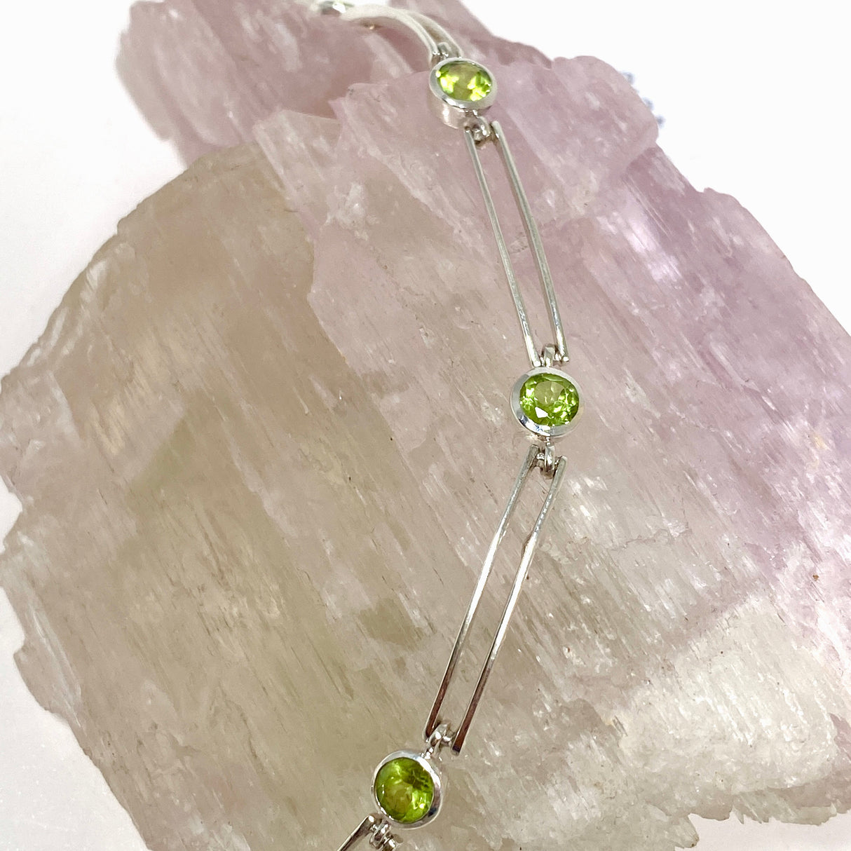 Peridot round faceted gemstones with silver split spacer design bracelet PBGJ005