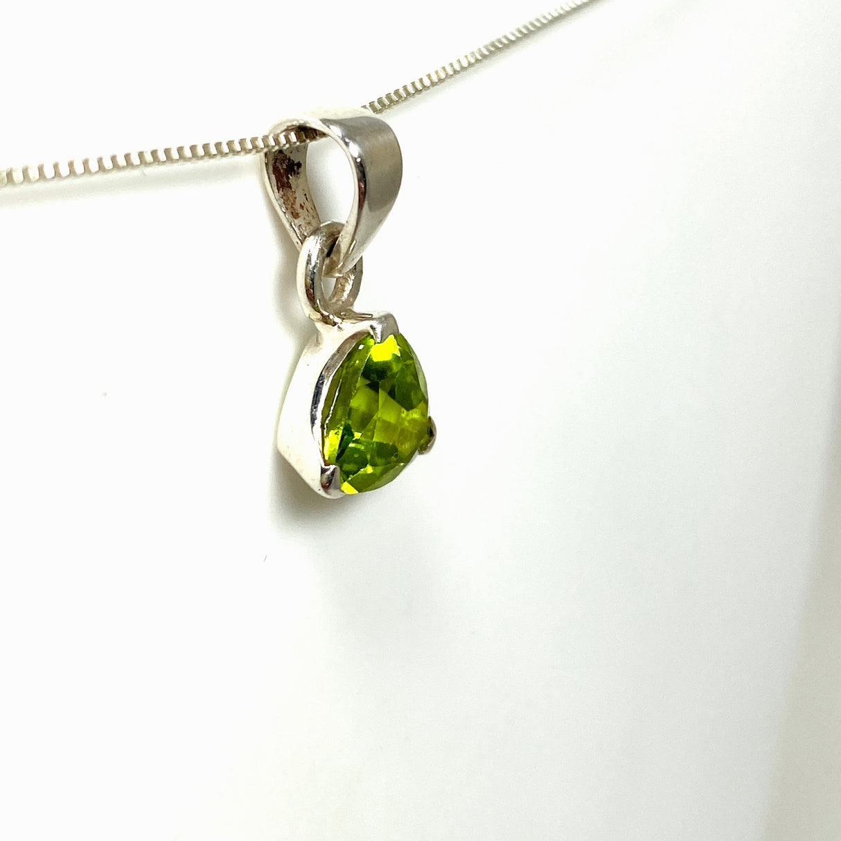 Peridot Trillion Faceted Pendant PPGJ804