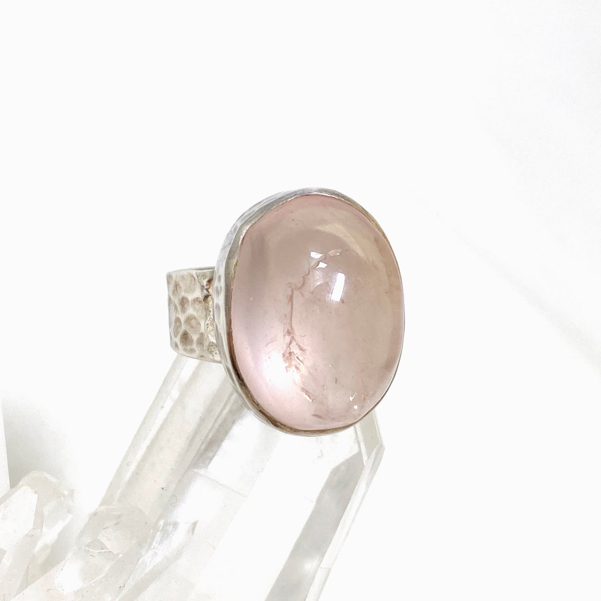 Rose Quartz oval cabochon ring with hammered band s.7 KRGJ467