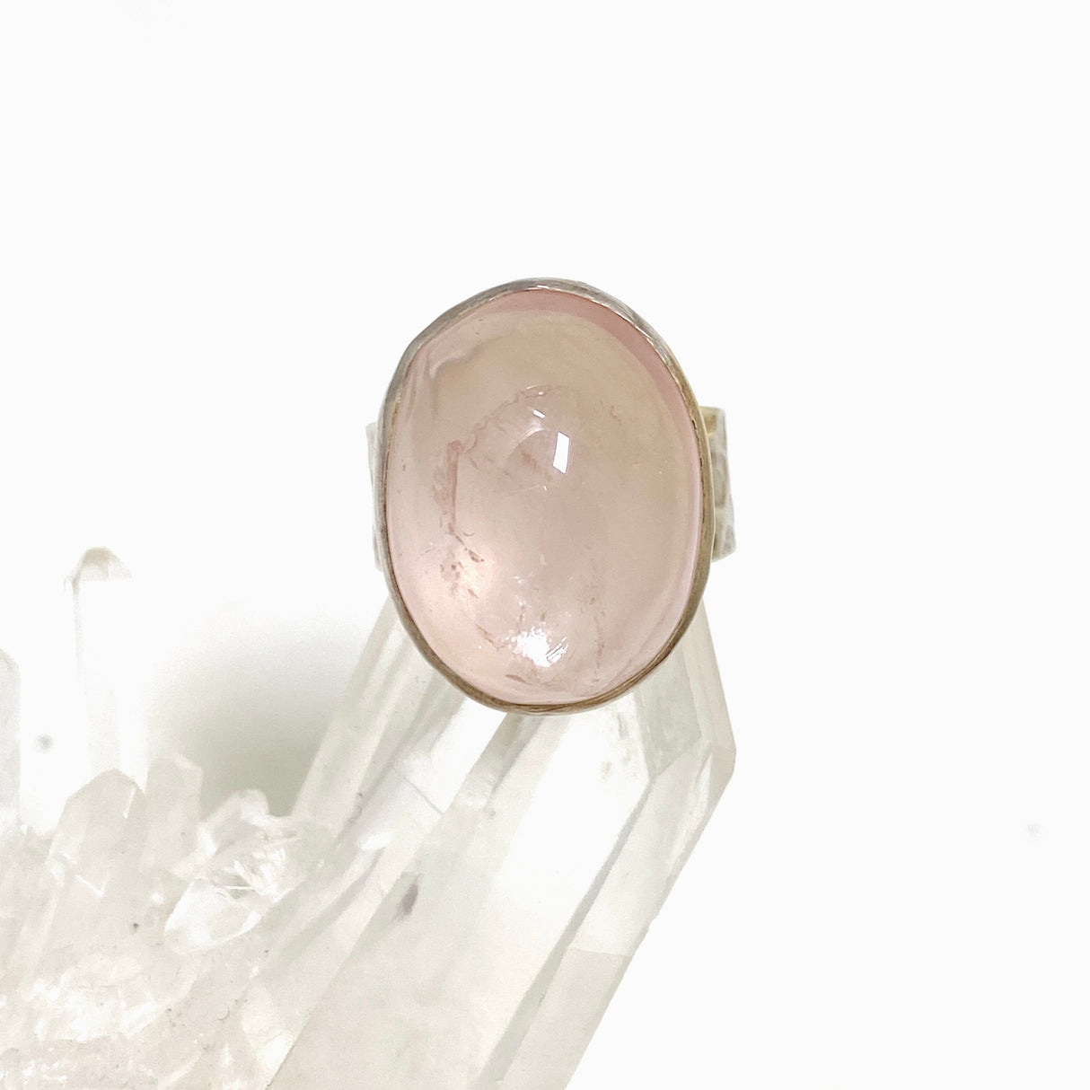 Rose Quartz oval cabochon ring with hammered band s.7 KRGJ467