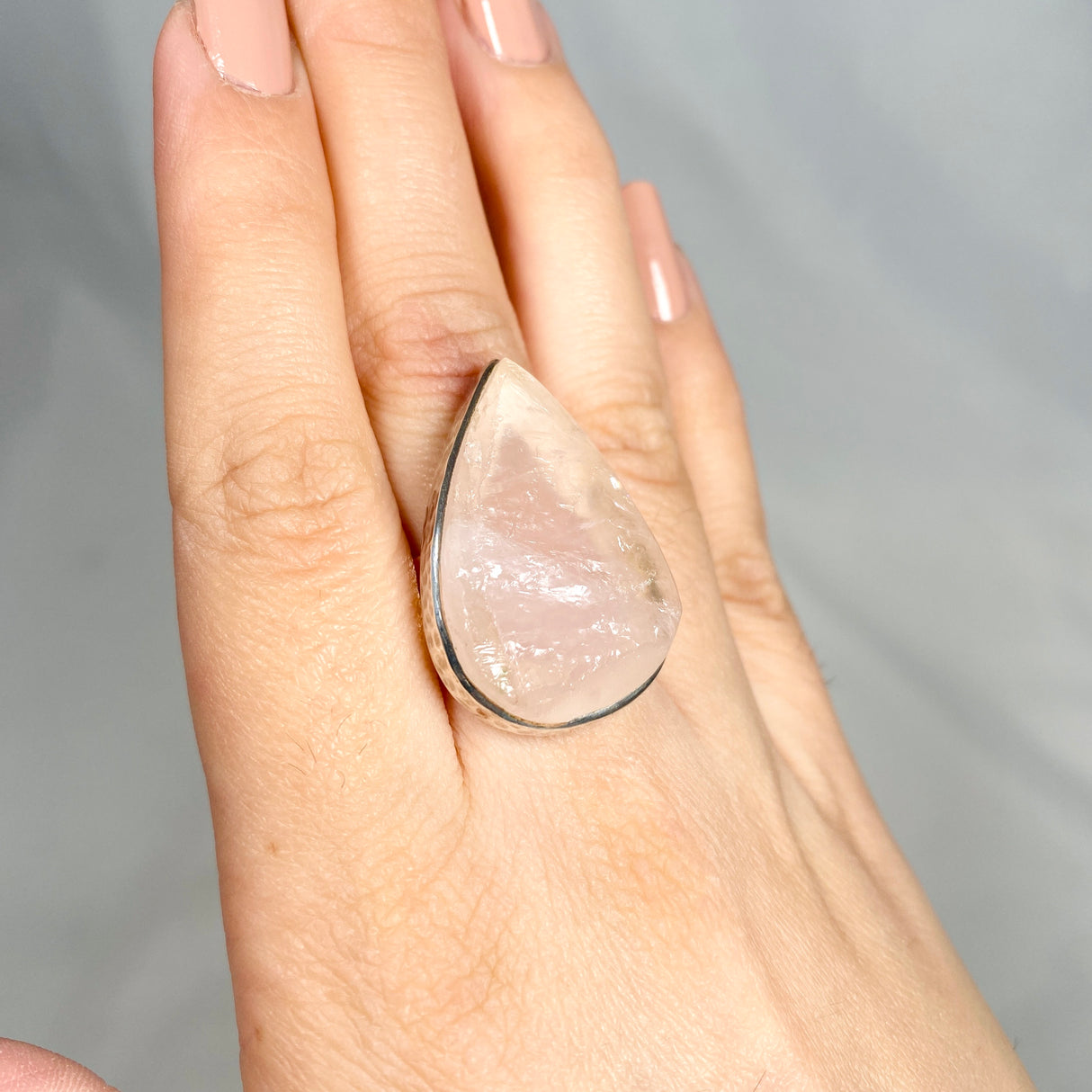 Rose Quartz raw teardrop ring with hammered band s.9 KRGJ1301