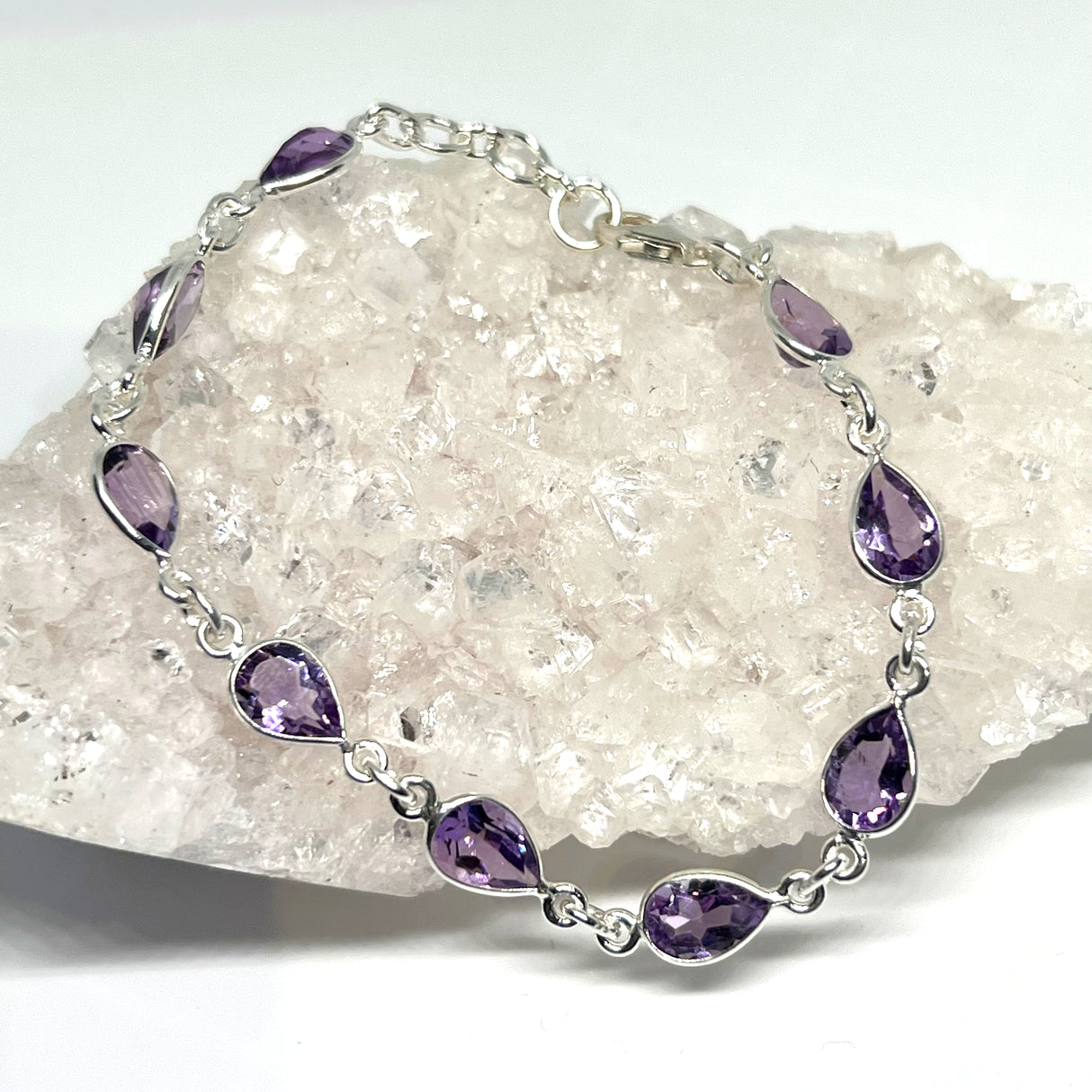 Amethyst faceted gemstones in 925 silver bezel setting bracelet PBGJ015