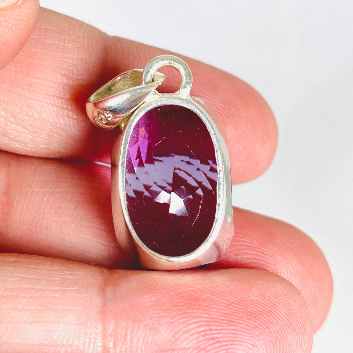 Amethyst faceted oval pendant KPGJ3932 - Nature's Magick