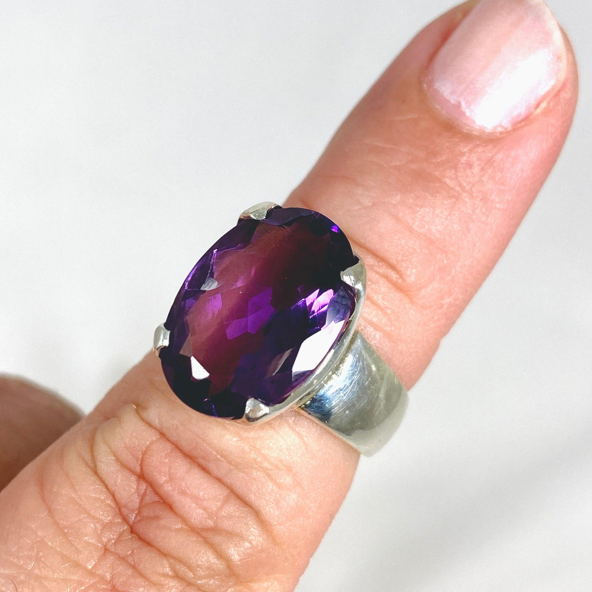 Amethyst faceted oval ring s.7 KRGJ2965 - Nature's Magick