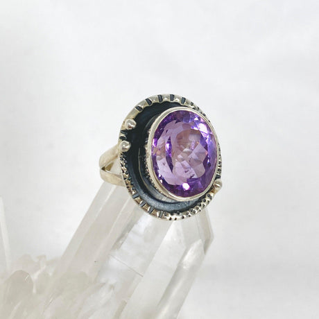 Amethyst oval ring with silver detailing s.6 KRGJ2955 - Nature's Magick