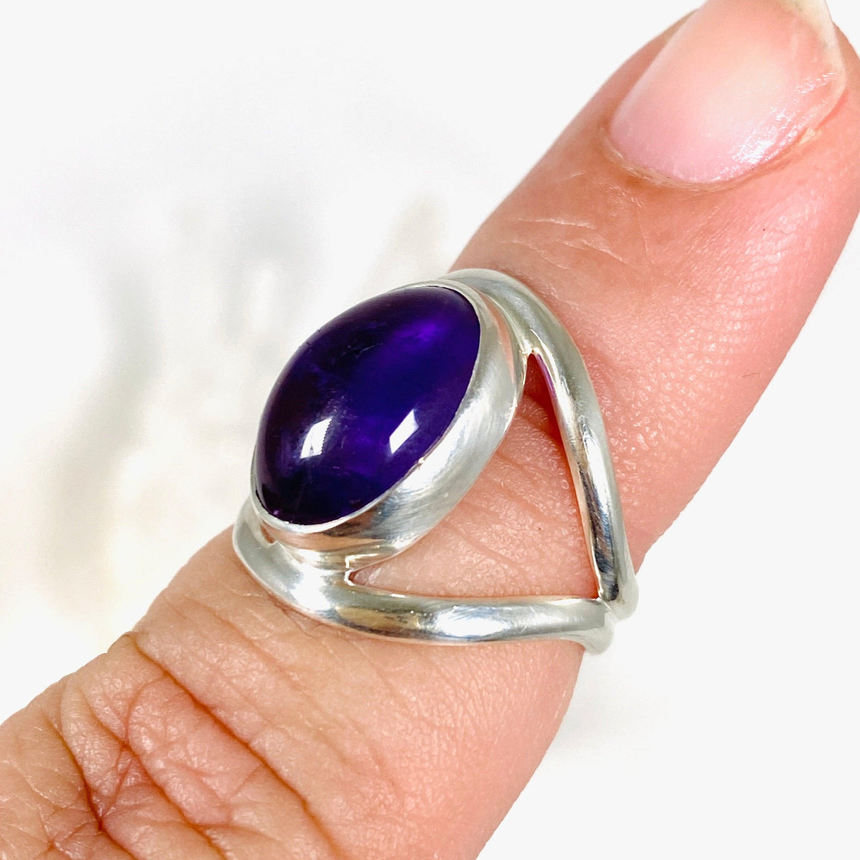 Amethyst oval split band ring s.6 KRGJ2973 - Nature's Magick