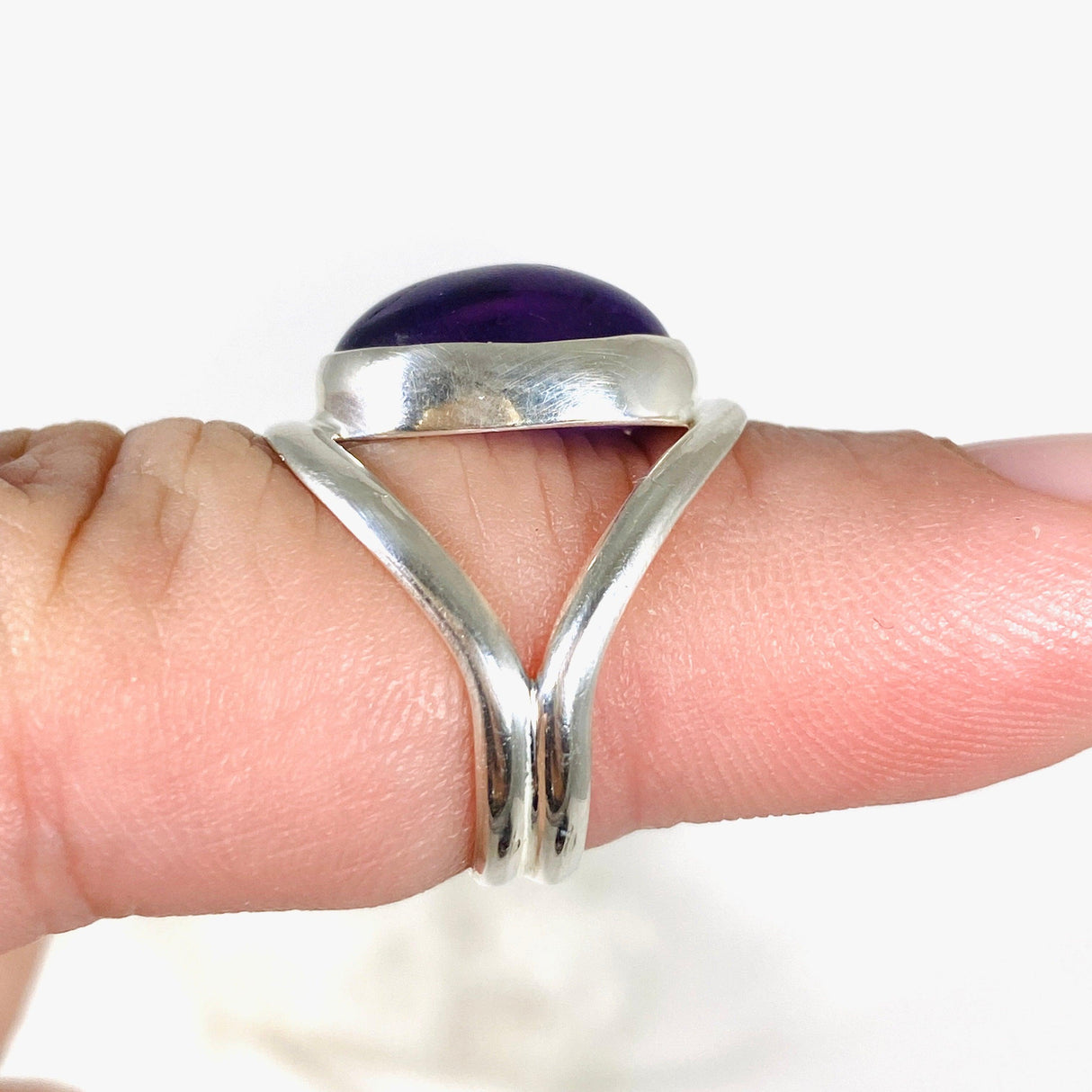 Amethyst oval split band ring s.6 KRGJ2973 - Nature's Magick