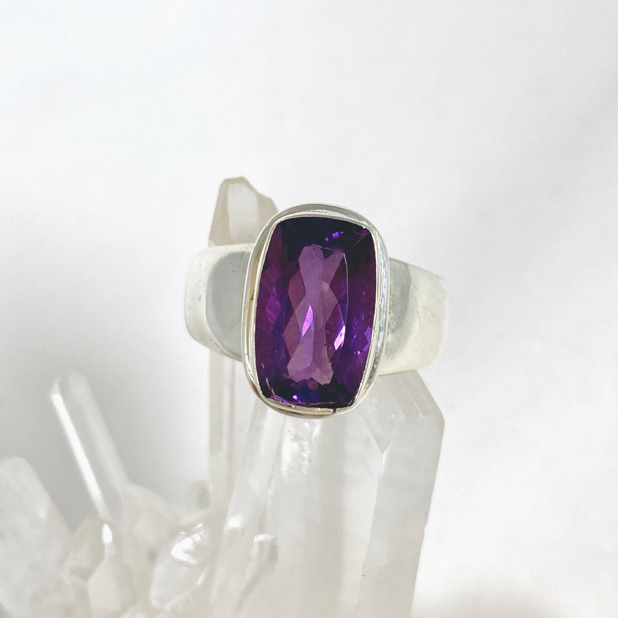 Amethyst rectangular faceted ring s.9 KRGJ2946 - Nature's Magick