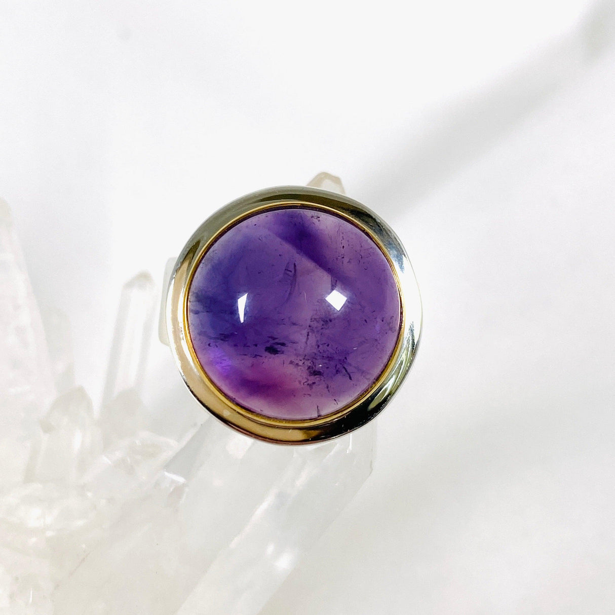 Amethyst round ring with brass detailing s.11 KRGJ2961 - Nature's Magick