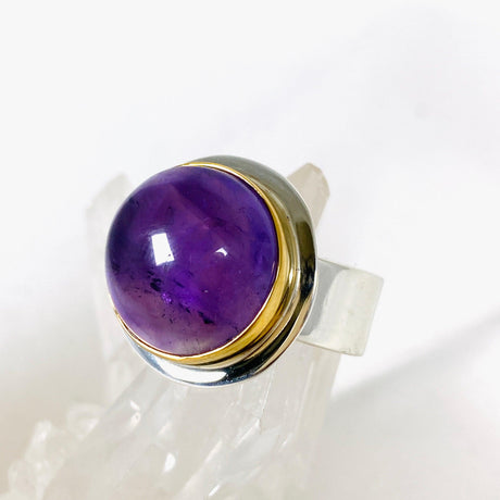 Amethyst round ring with brass detailing s.11 KRGJ2961 - Nature's Magick