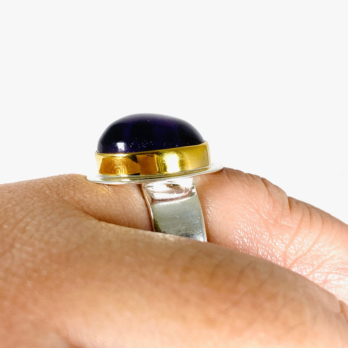 Amethyst round ring with brass detailing s.11 KRGJ2961 - Nature's Magick