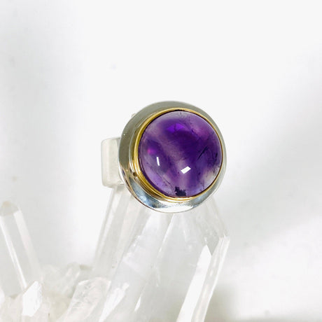 Amethyst round ring with brass detailing s.7 KRGJ2960 - Nature's Magick