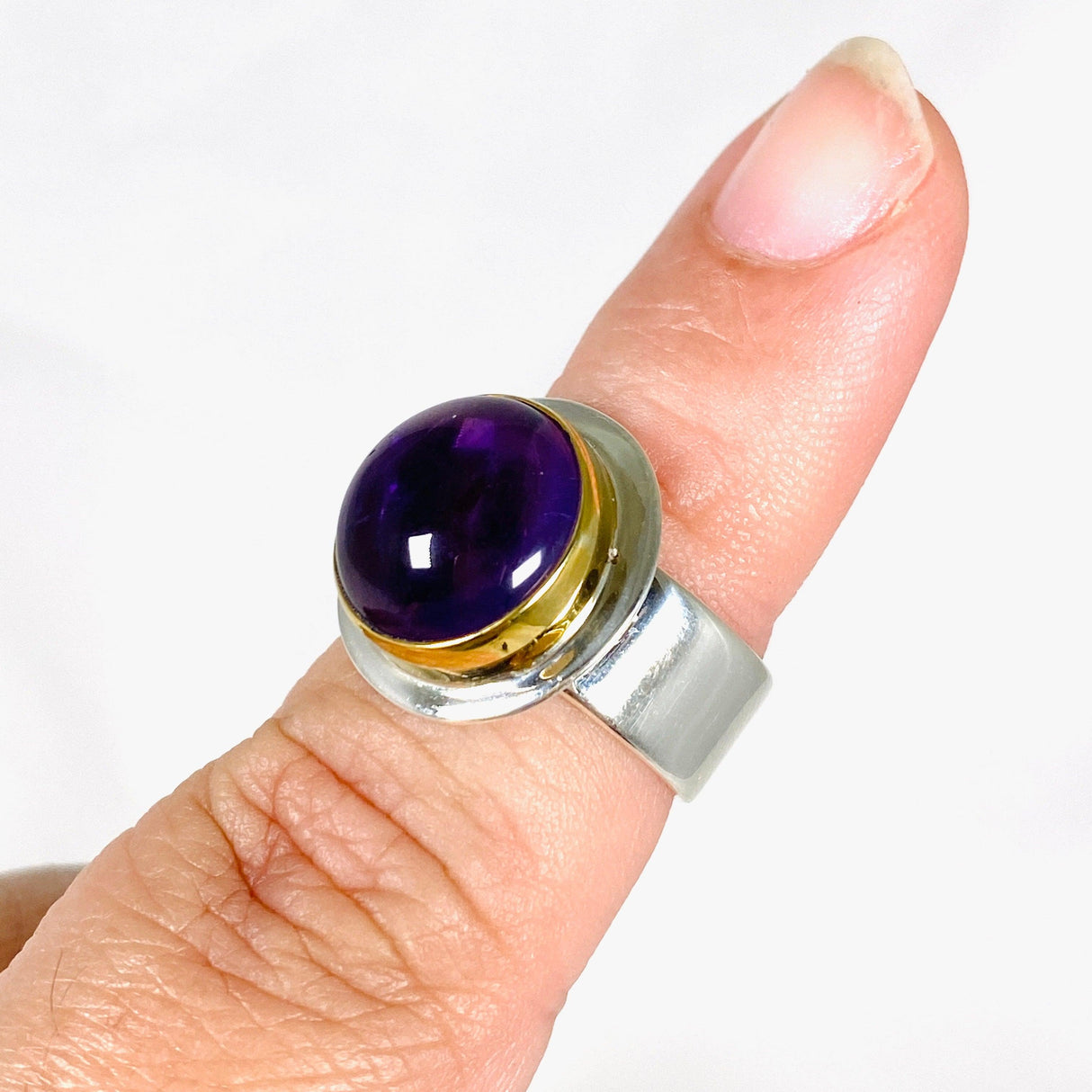 Amethyst round ring with brass detailing s.7 KRGJ2960 - Nature's Magick