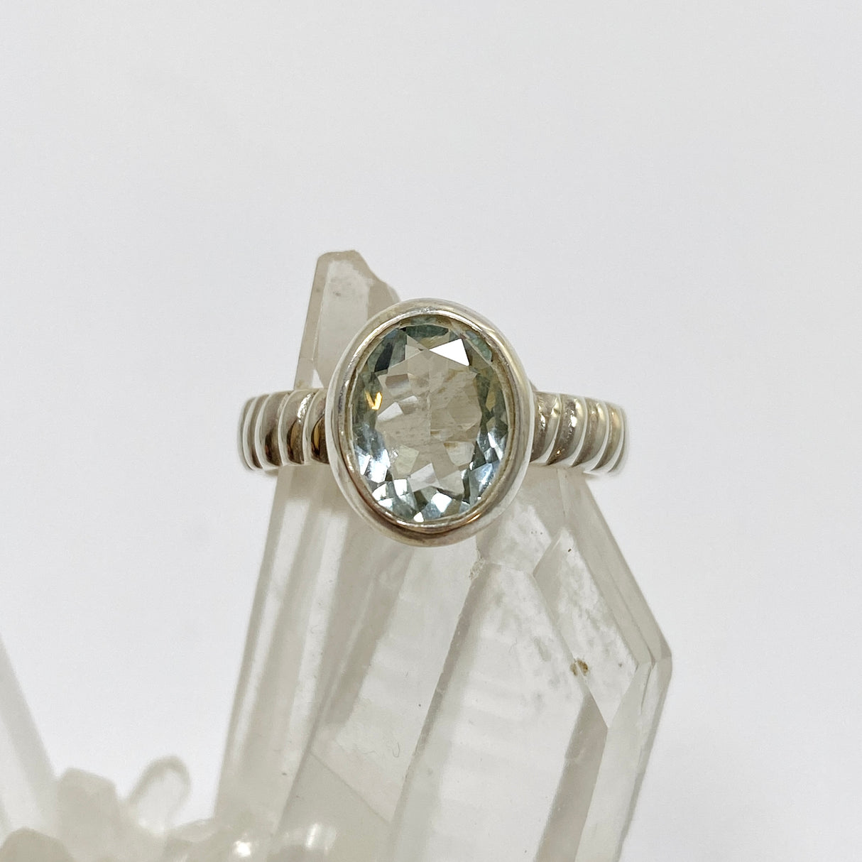 Aquamarine Oval Faceted Ring with a Decorative Band Size 6 PRGJ928