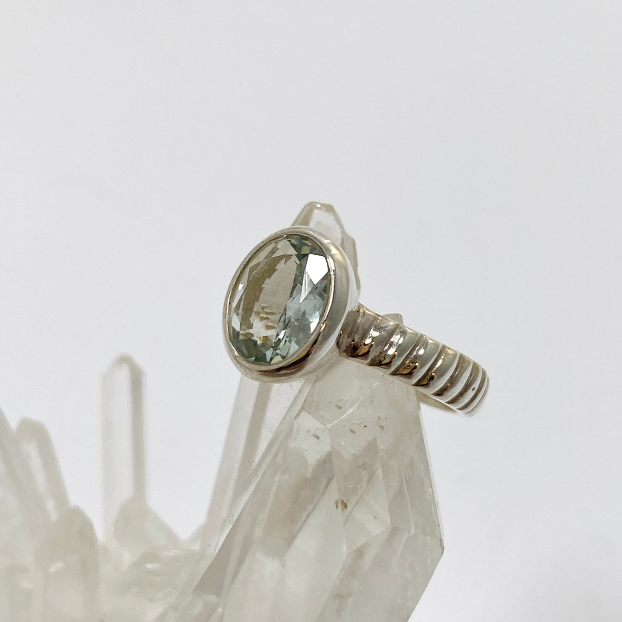 Aquamarine Oval Faceted Ring with a Decorative Band Size 6 PRGJ928