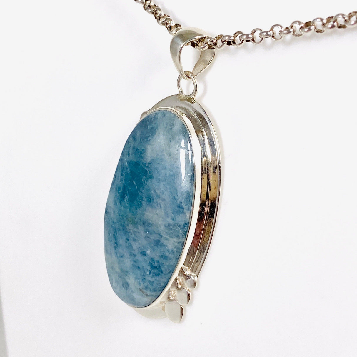 Aquamarine oval pendant with silver detail KPGJ3717 - Nature's Magick