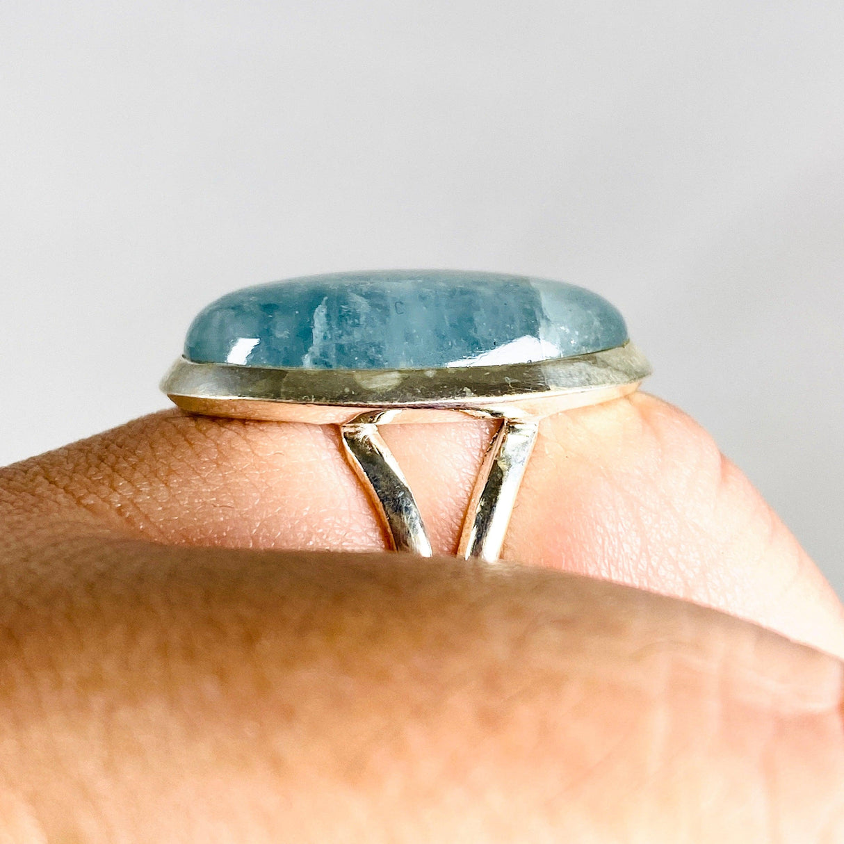 Aquamarine oval ring s.10 KRGJ2880 - Nature's Magick