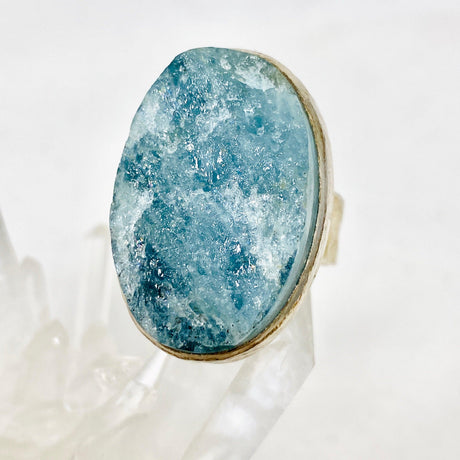 Aquamarine raw oval ring with hammered band s.8 KRGJ1360 - Nature's Magick