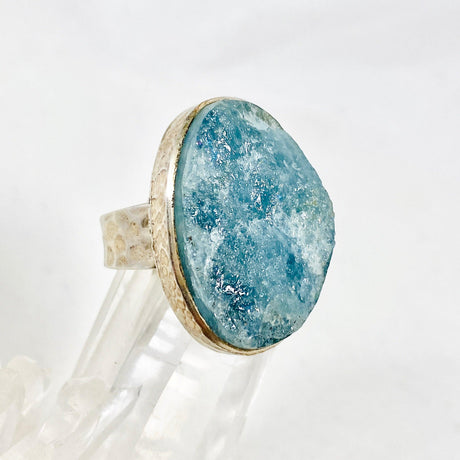 Aquamarine raw oval ring with hammered band s.8 KRGJ1360 - Nature's Magick