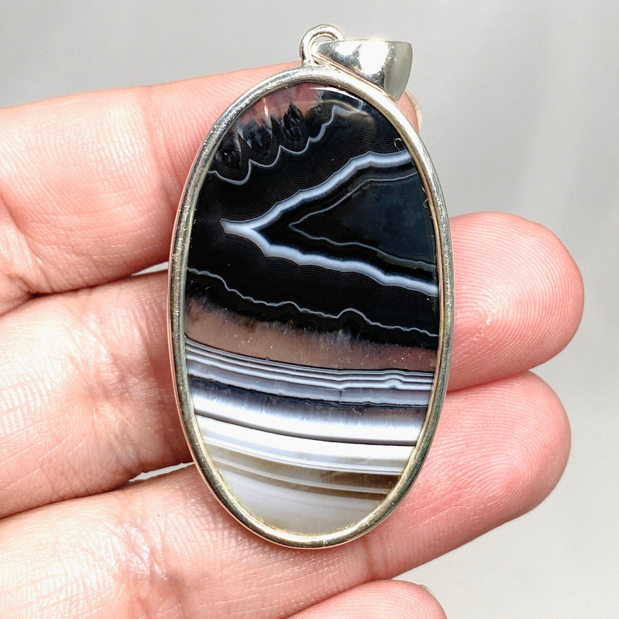 Banded Agate Oval Pendant KPGJ4349 - Nature's Magick