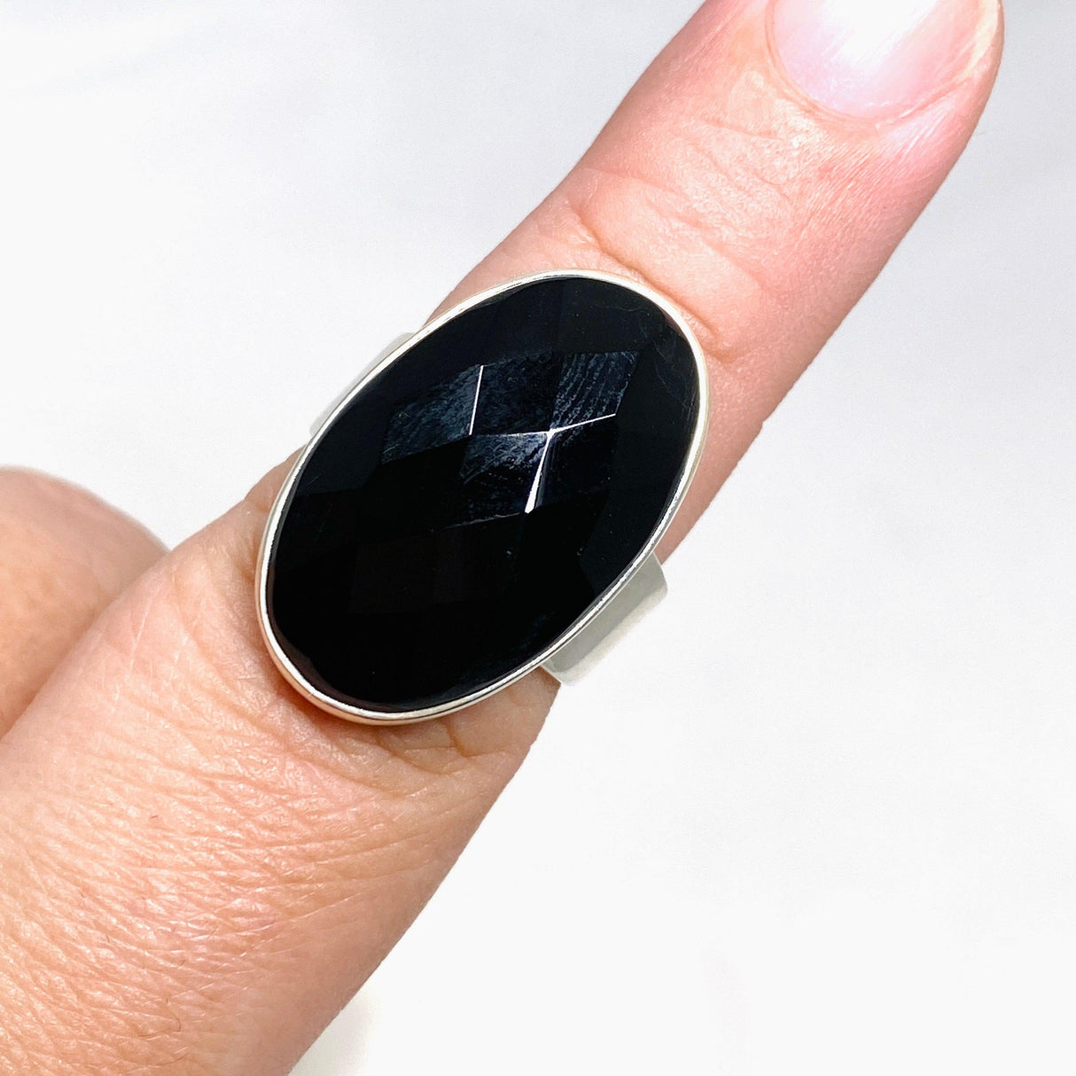 Black Onyx Faceted Oval Ring s.8 KRGJ2988 - Nature's Magick