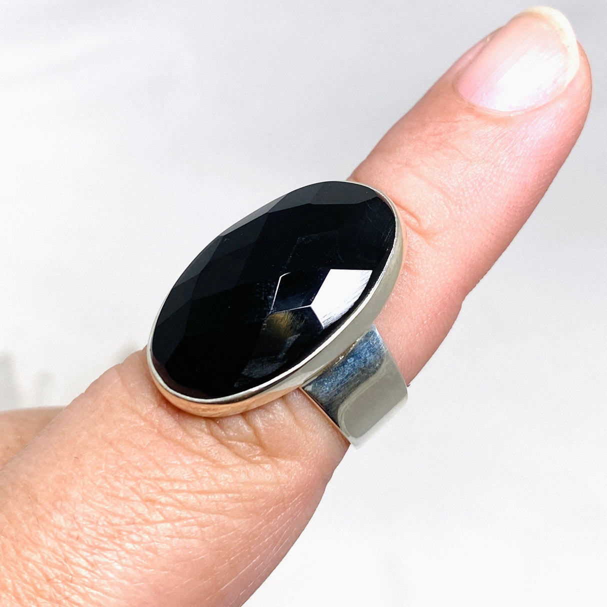 Black Onyx Faceted Oval Ring s.8 KRGJ2988 - Nature's Magick