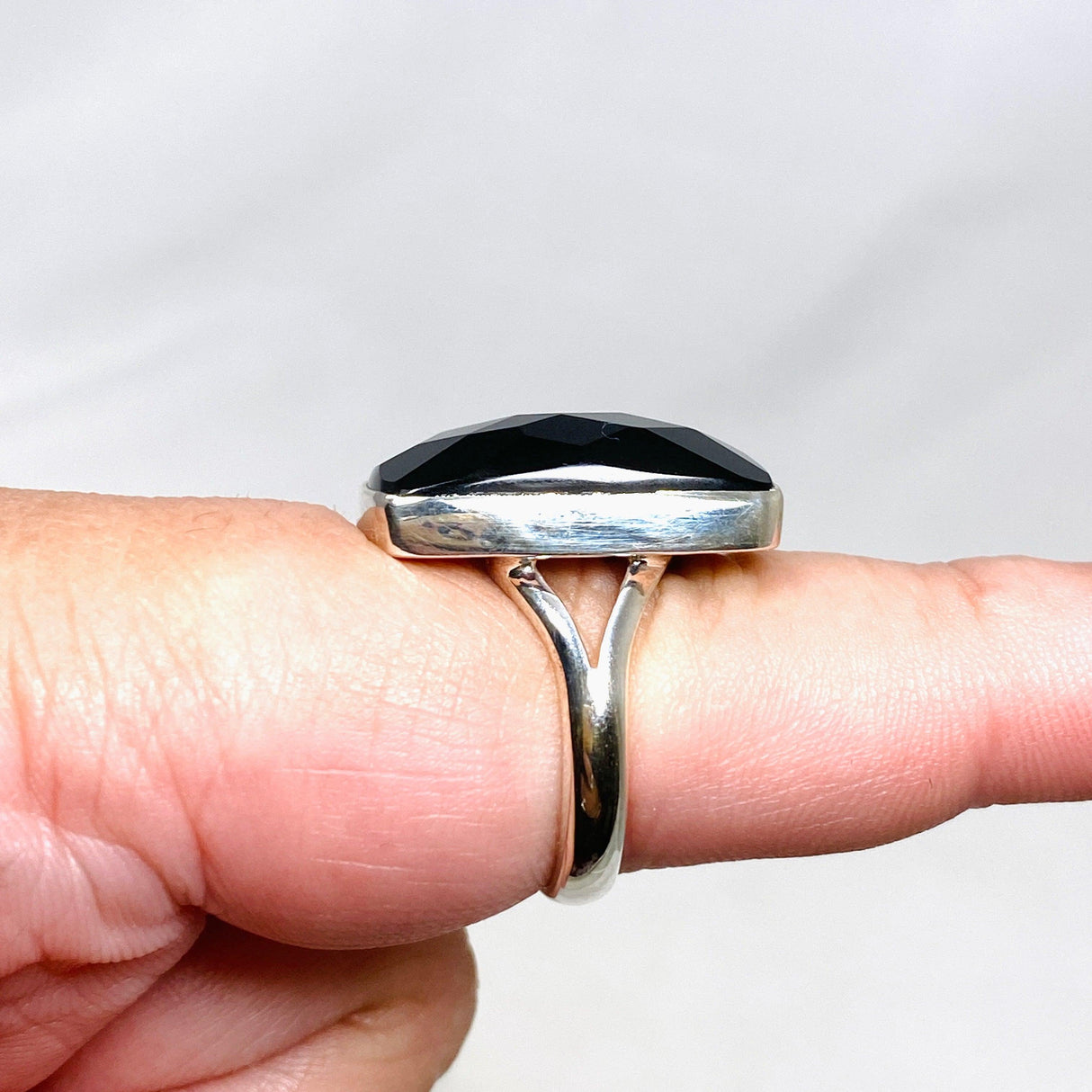 Black Onyx Faceted Rectangular Ring s.9 KRGJ2993 - Nature's Magick