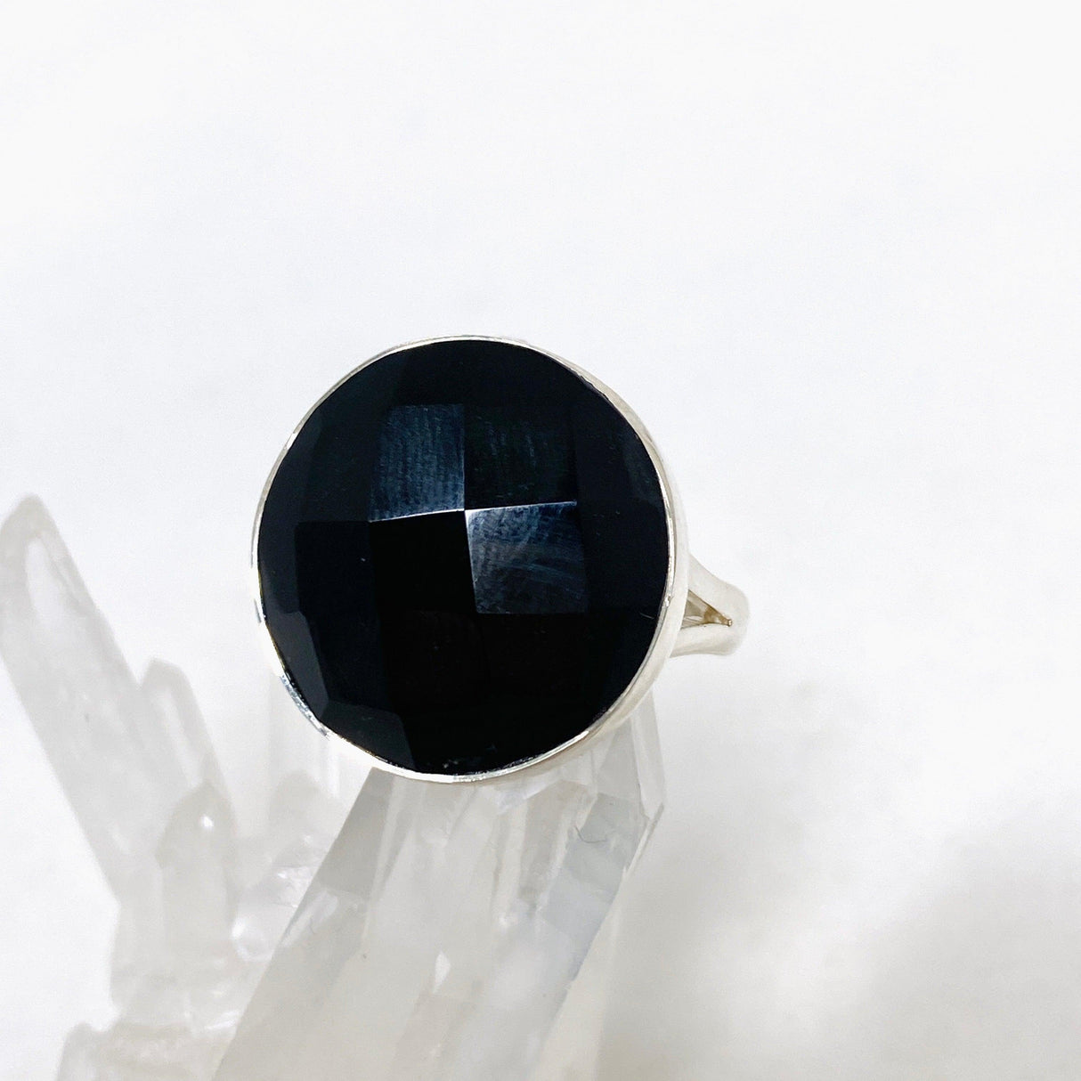 Black Onyx Faceted Round Ring s.9 KRGJ2989 - Nature's Magick