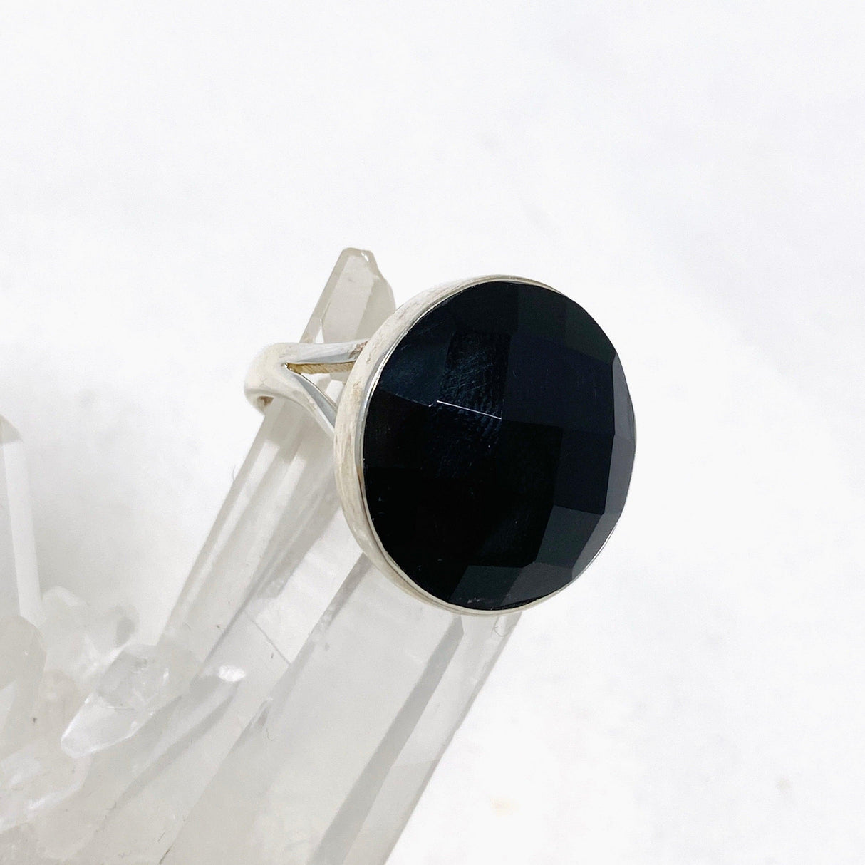 Black Onyx Faceted Round Ring s.9 KRGJ2989 - Nature's Magick