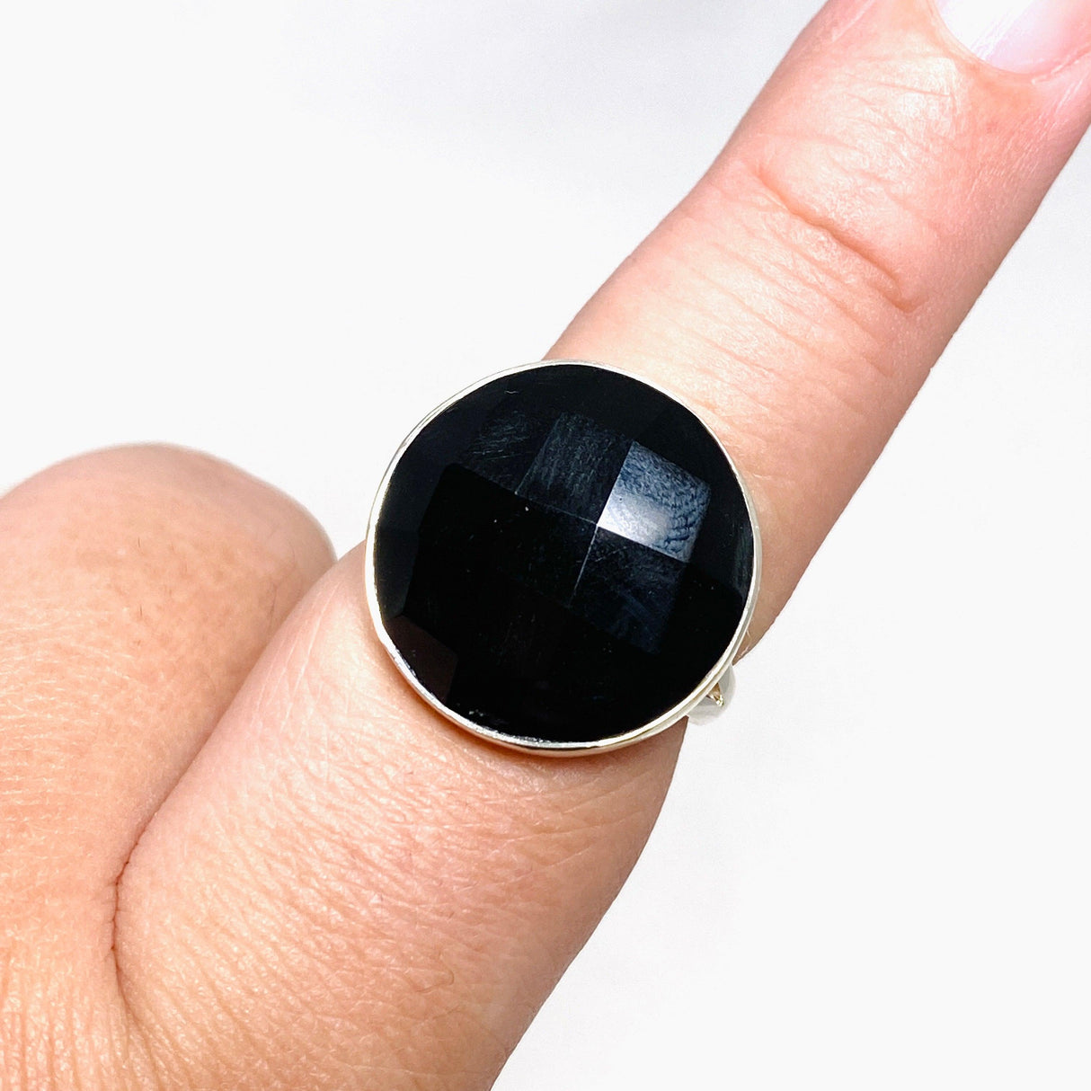 Black Onyx Faceted Round Ring s.9 KRGJ2989 - Nature's Magick