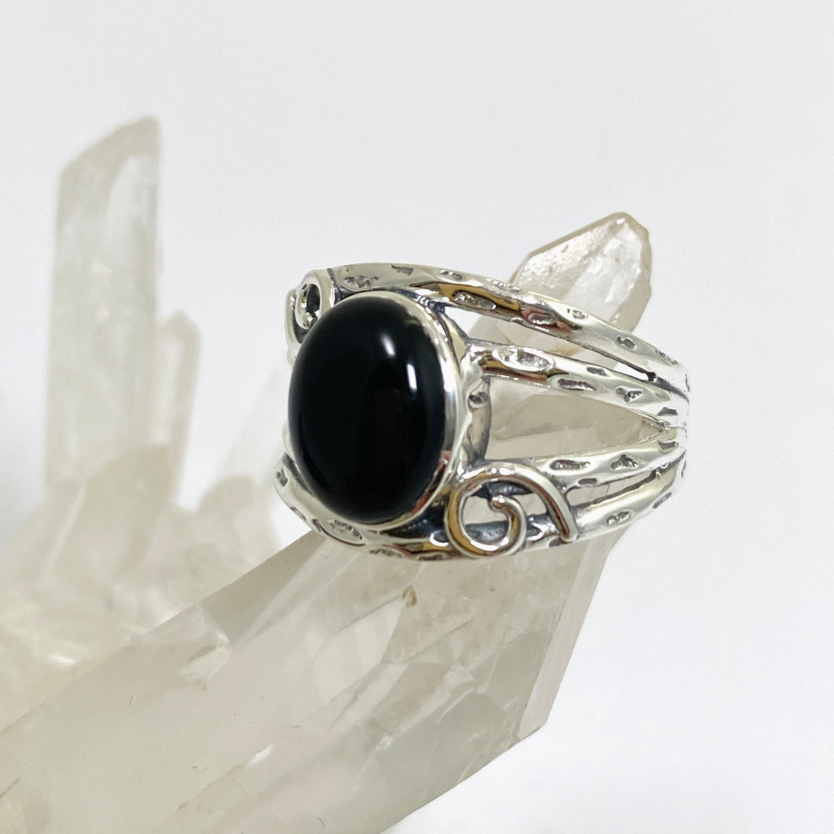 Black Onyx Oval Cabochon Ring in a Decorative Setting R4025