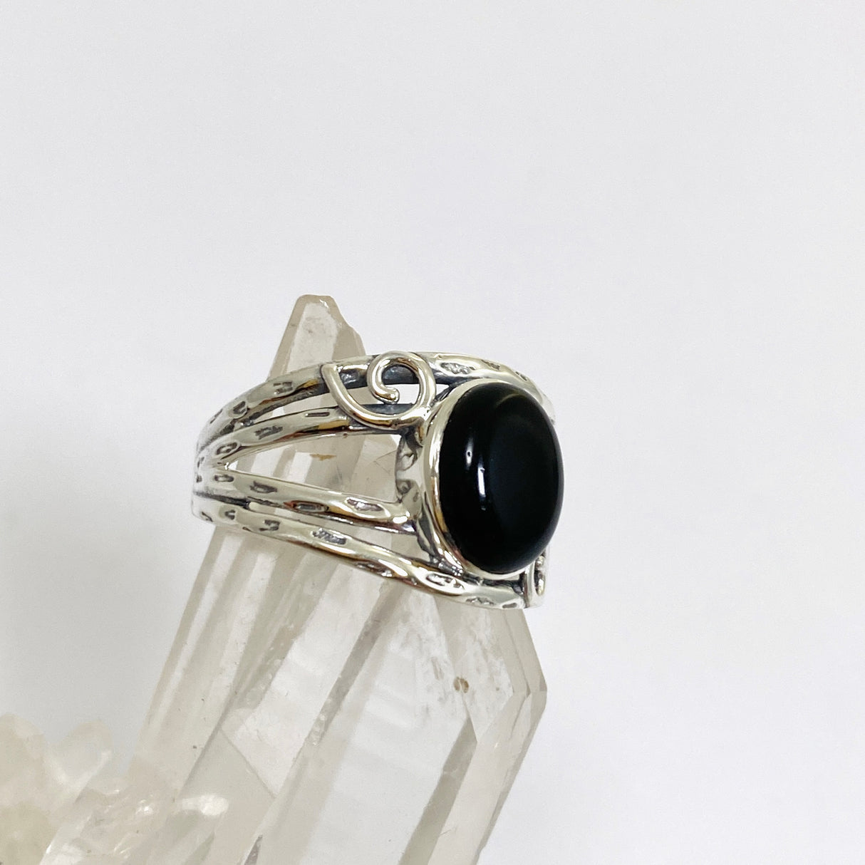 Black Onyx Oval Cabochon Ring in a Decorative Setting R4025