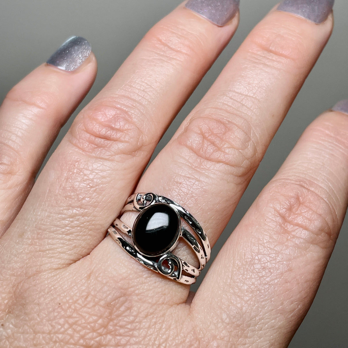 Black Onyx Oval Cabochon Ring in a Decorative Setting R4025