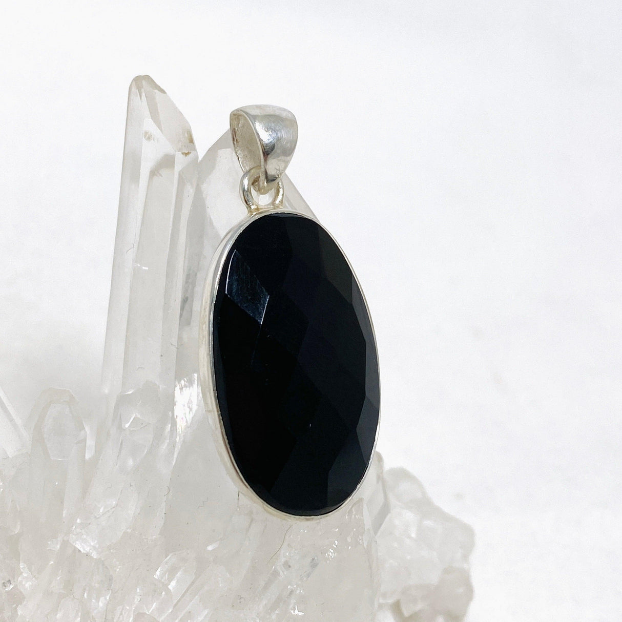 Black Onyx Oval Faceted Pendant KPGJ3974 - Nature's Magick