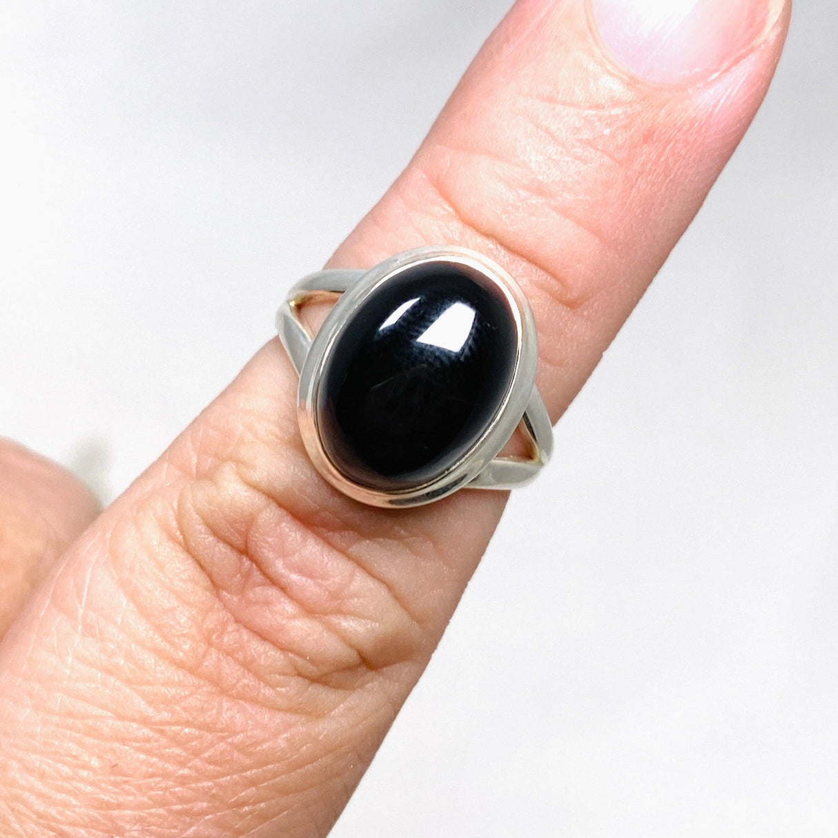 Black Onyx Oval Ring s.9 KRGJ2994 - Nature's Magick