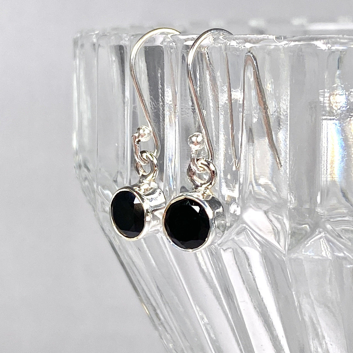 Black Onyx petite round faceted earrings R2363-BOR - Nature's Magick