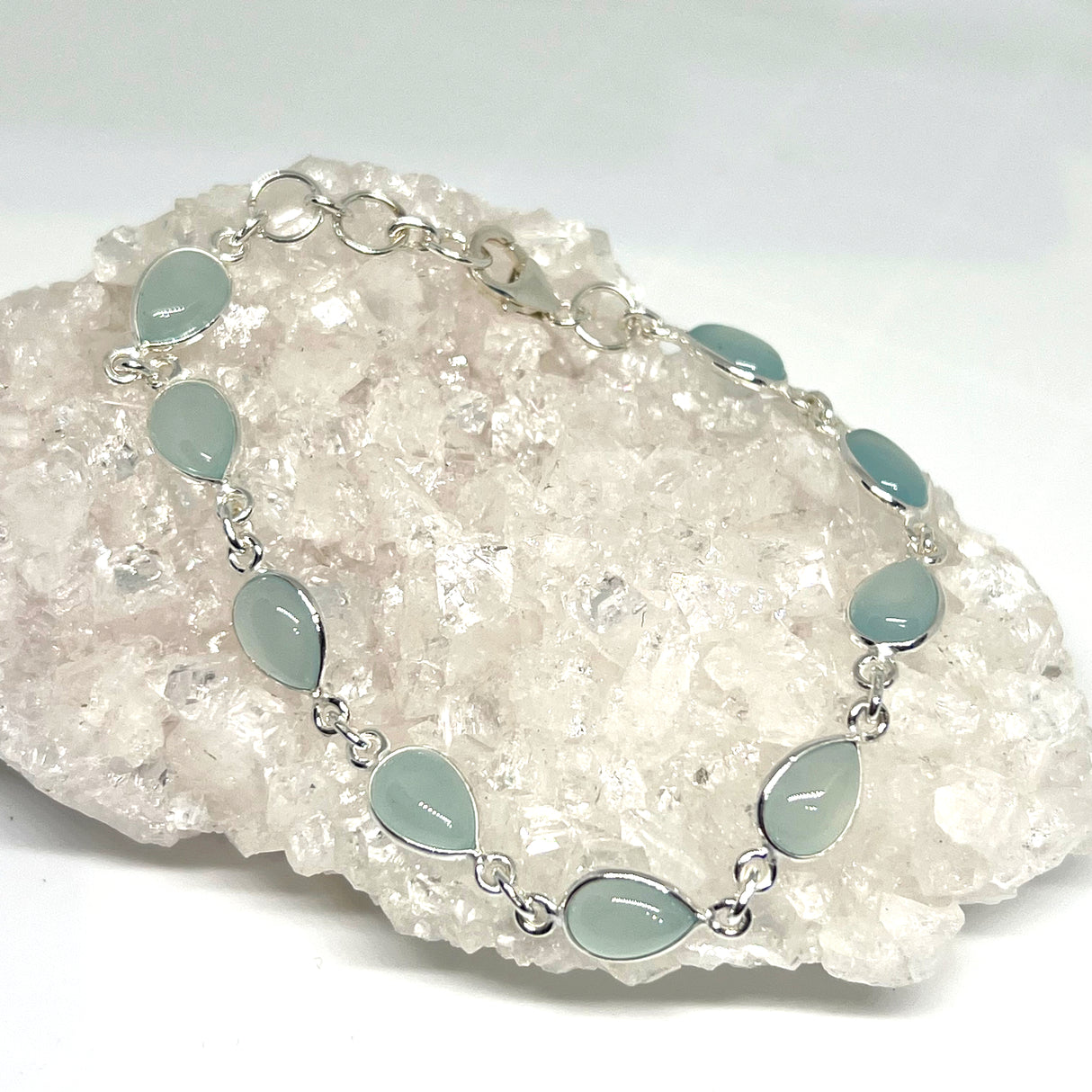 Blue Chalcedony cabochon in 925 silver bezel setting bracelet PBGJ011