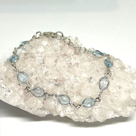 Blue Topaz faceted gemstones in 925 silver bezel setting bracelet PBGJ022